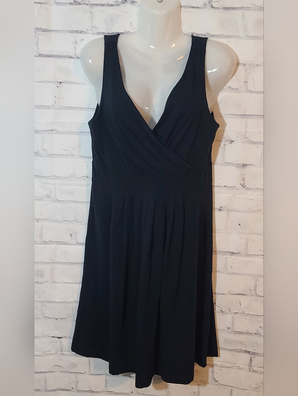 Lands' End Black Sleeveless V-Neck Pleated Knit Fit & Flare Dress S